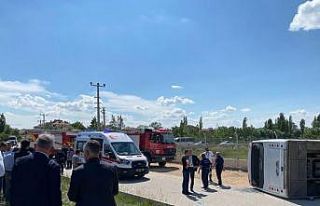 Başkent’te servis minibüsü devrildi;15 yaralı