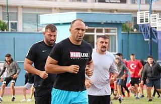 Başpehlivan Gürbüz, altın kemerin ’ebedi sahibi’...