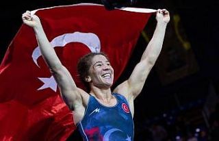 BAÜN’lü şampiyon güreşçi Adar’dan altın...