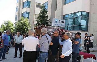 Bayan doktor evinde ölü bulundu