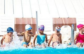 Bayraklı’da yüzme kursu başladı