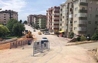 Belediye ekipleri sabaha kadar çalışarak çökme...