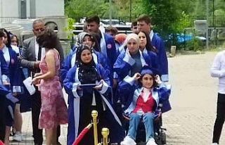 Beş yıl önce ipe bağlı duvara asılı yaşarken...