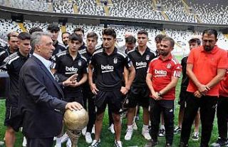 Beşiktaş Başkanı Ahmet Nur Çebi, şampiyon U-17...