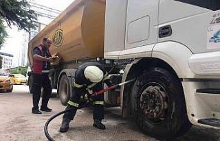 Bilecik’te seyir halindeki kamyon alev aldı