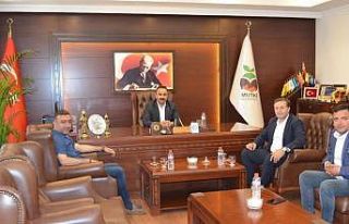 BİMFED’ten Mutki’deki bütün köylere giyim...