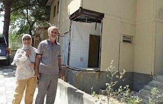 Burhaniye’ de Köy Grup Teknisyenliği binası yıkılıyor