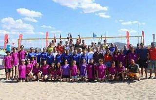 Burhaniye’ de U20 Plaj Voleybolu Türkiye Şampiyonası...