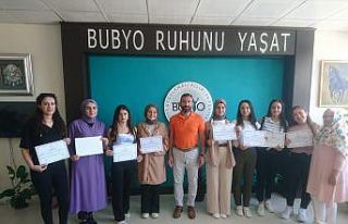 Burhaniye’de üniversiteli gençler işaret dilini...