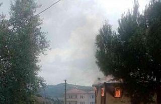 Bursa’da ahşap ev alevlere teslim oldu