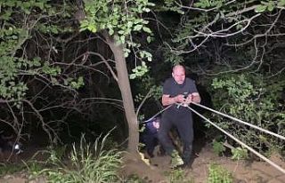 Bursa’da dengesini kaybederek 10 metrelik uçurumdan...