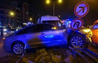 Bursa’da işçi servisi ile otomobil kafa kafaya...