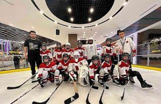 Bursa’nın buz hokeyi yıldızları şampiyonaya...