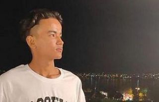 Büyükçekmece’de otomobilin İETT otobüs durağına...