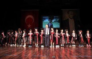 Büyükşehir Belediyesi kreş minikleri kep attı