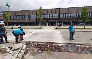 Büyükşehir yol bakım timi görev başında