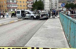 Çankırı’da otomobil ile hafif ticari araç çarpıştı:...