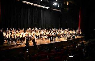 Çayırova’da kursiyerlerden türkü ziyafeti