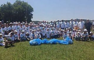 Çekmeköy’de minik öğrenciler ormanlık alanda...