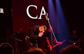 Cem Adrian Bursa dinleyicisini performansıyla büyüledi