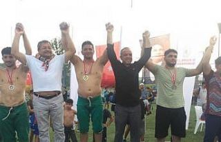 Ceyhanlı güreşçiler 8 madalya ile döndü