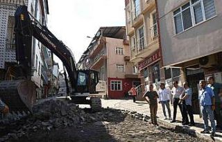 Çınarlı Caddesi sil baştan yenileniyor