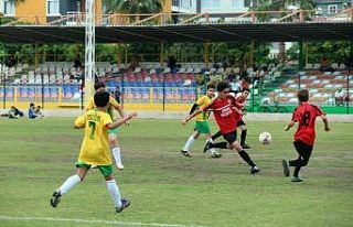Çocuklar futbol şenliğinde buluştu