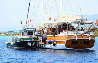 Denizlerden 7 tekneyle, 7 gün atık toplanıyor