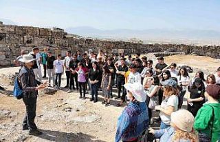 Denizlili gençler, sınav stresini gezerek atlattı