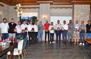 Denizlispor’a destek veren yöneticiler onurlandırıldı