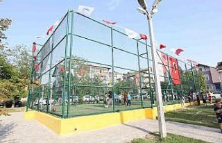 Derince’de çocuklar için spor sahası yapıldı