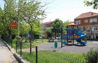 Derince’de parklara bakım yapılıyor