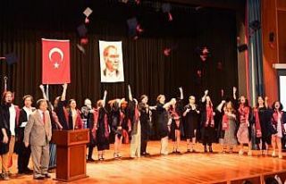 Devlet Konservatuvarında mezuniyet sevinci