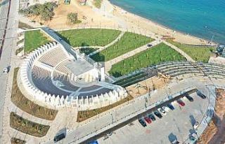 Didim’de amfi tiyatronun açılışına sayılı...