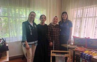 Dikiş ve kilim dokuma kursiyerlerine KADES tanıtıldı