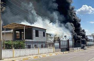 Diyarbakır’da kozmetik fabrikasında yangın: Yaralılar...