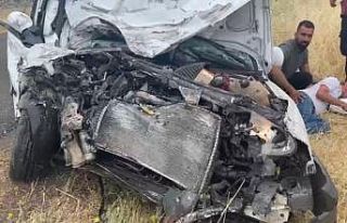 Diyarbakır’da tır ile otomobil çarpıştı: 1...