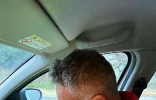 Doğa fotoğrafçısı yeni doğan dağ keçisini...