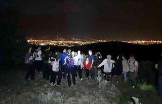 Doğa tutkunları 8 kilometrelik gece yürüyüşü...