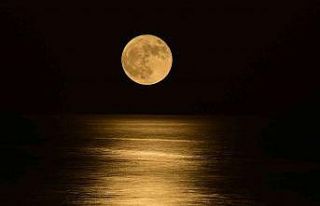 Dolunay’ın Van Gölü’nde oluşturduğu yakamoz...