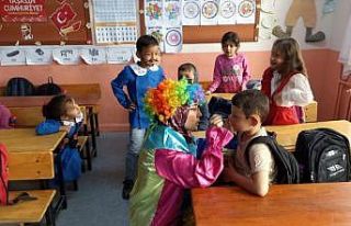 DPÜ Eğitim Fakültesi öğrencileri, köy okulunun...