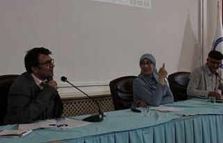 DPÜ İİBF’de Rusya-Ukrayna krizi Arapça dilinde...