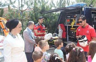 Dr. Yılmaz’dan miniklere sürpriz