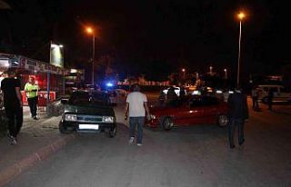 Drift atarken park halindeki araca çarpan sürücü...