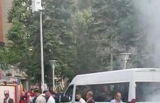 Düğün konvoyunda lastik yakan araç trafikten men...