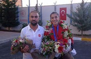 Dünya şampiyonu Vanlı Nevin İnce coşkuyla karşılandı