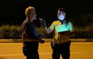 "Dur bir polis arkadaşı arayacağım"...