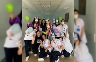 Ebelik bölümü öğrencilerinden hastanede yatan...