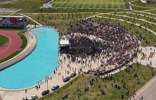EBYÜ’de coşkulu mezuniyet kutlaması