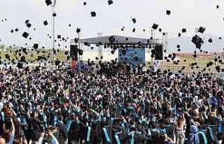EBYÜ’de mezuniyet coşkusu